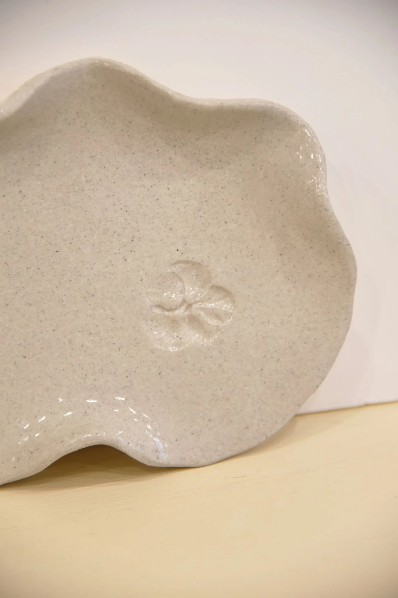 VIDE-POCHE FLEUR BLANC MAISON MIC MAC X FAUVETTE PARIS - Image 4